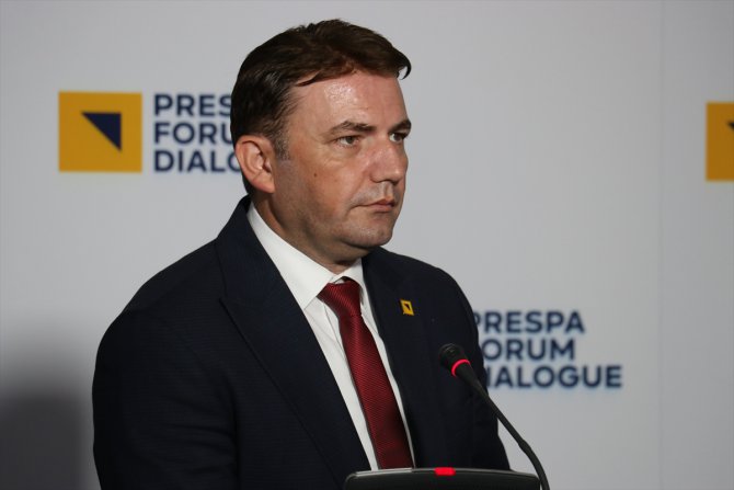 Kuzey Makedonya Dışişleri Bakanı Osmani, Prespa Diyalog Forumu kapsamında basın toplantısı düzenledi: