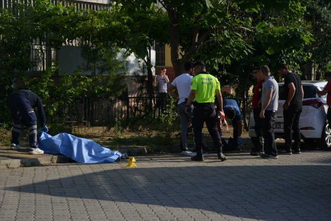 Manisa'da bir kişi eski eşini tabancayla öldürdü