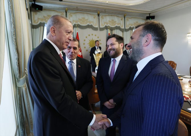 Cumhurbaşkanı Erdoğan, Galatasaray futbol takımını kabul etti