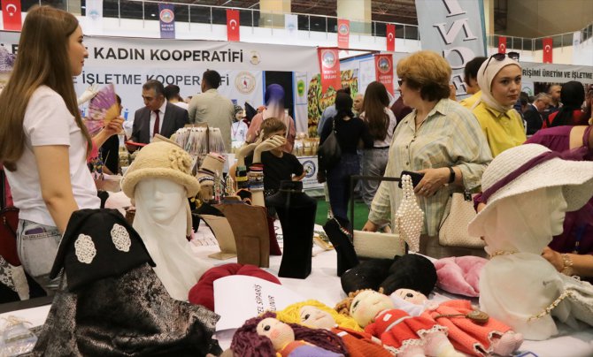 Kayseri'de 22 kadın kooperatifinin ürünlerinin yer aldığı fuar açıldı