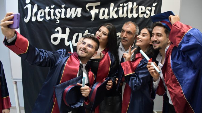 Sivas'ta 55 yaşındaki elektrik teknikeri İletişim Fakültesinden mezun oldu
