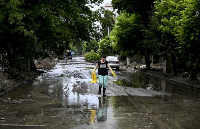 Su baskınlarından etkilenen Herson kentinde normal hayata dönme çalışmaları sürüyor
