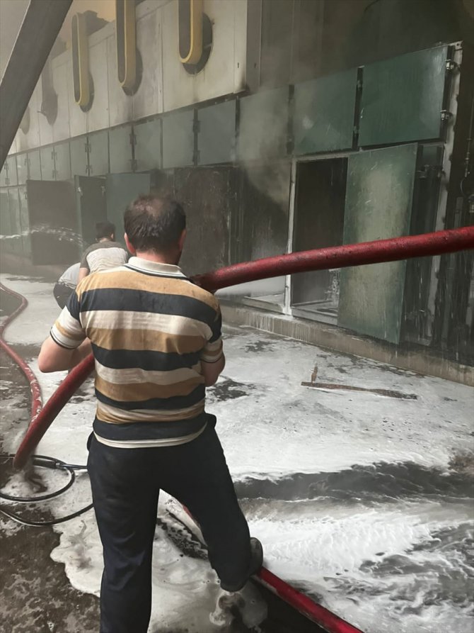 Zonguldak'ta kereste fabrikasında çıkan yangında 4 işçi dumandan etkilendi