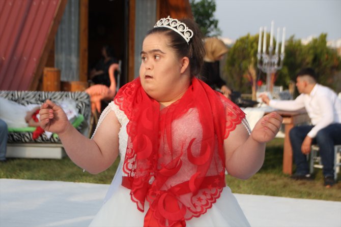 Antalya'da Down sendromlu 10 kadının düğün hayali gerçek oldu