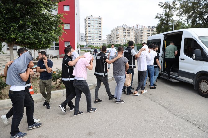 Adana'da sahte altın imalatı iddiasıyla yakalanan 9 zanlıdan 4'ü tutuklandı