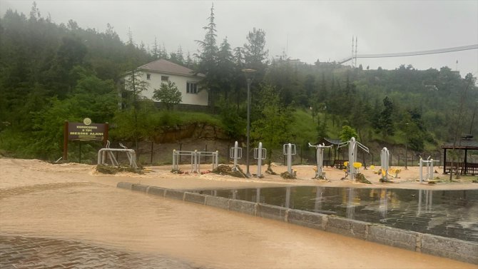 Kahramanmaraş'ta şiddetli yağış sel ve taşkınlara neden oldu