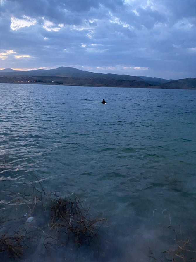 Kayseri'de baraj gölüne aracıyla düşen kişi öldü