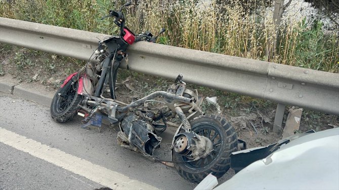 Kocaeli'de bariyere çarpan motosikletteki 2 kişi yaralandı