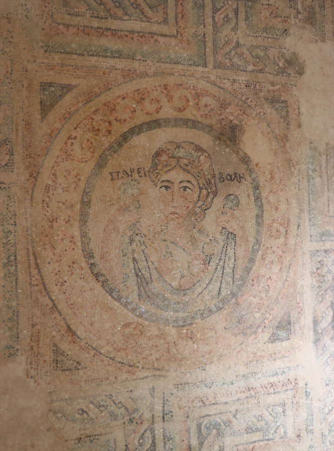 Amasya'da 1700 yıllık "Bereket Tanrıçası" motifli mozaik sergilenmeye başlandı