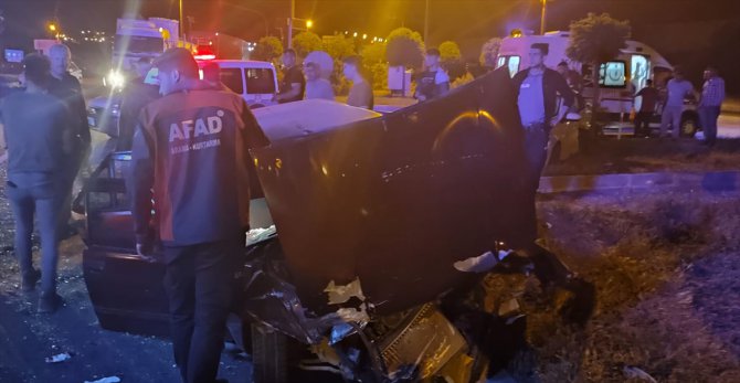 Bitlis'te iki otomobilin çarpıştığı kazada 8 kişi yaralandı