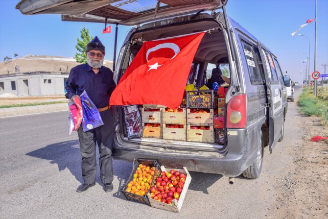 "Elmacı Dede" Suriye'deki ihtiyaç sahiplerine bayramlık hediye etti