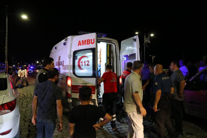 İzmir'de izindeki polis memuru kavgada bıçakla yaralandı