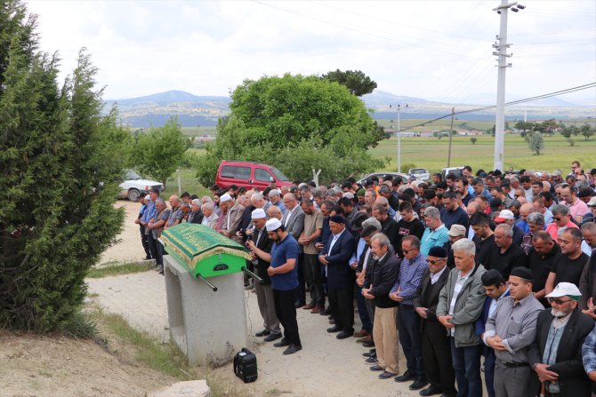 Karaman'da mantar zehirlenmesi sonrası hayatını kaybeden kızın cenazesi defnedildi