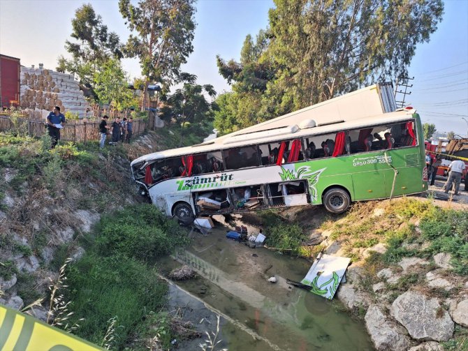 GÜNCELLEME - Mersin'de yolcu otobüsü kamyonla çarpıştı, 2 kişi öldü, 27 kişi yaralandı