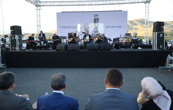 Sanatçı Yavuz Bingöl Malatya'da depremzedelere konser verdi