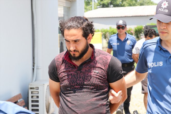 GÜNCELLEME - Bursa'da çocuğunu teslim alan anne ile avukat çift, araçta taşlı bıçaklı saldırıya uğradı