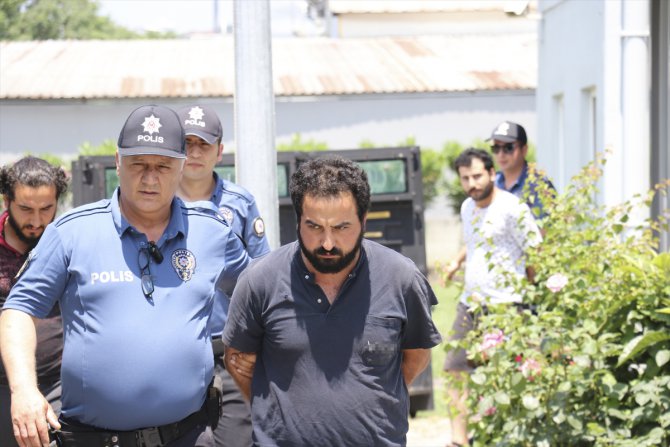 GÜNCELLEME - Bursa'da çocuğunu teslim alan anne ile avukat çift, araçta taşlı bıçaklı saldırıya uğradı
