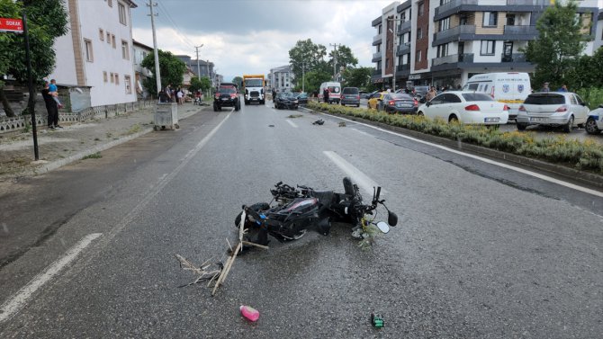 Düzce'de otomobilin çarptığı elektrikli bisikletin sürücüsü hayatını kaybetti