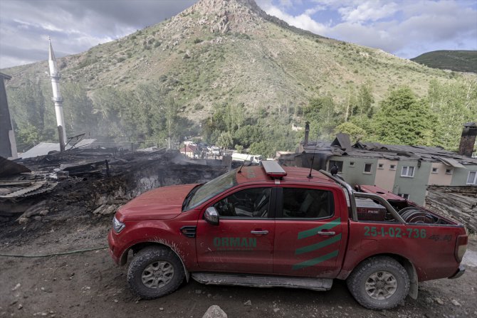GÜNCELLEME - Erzurum'un Pazaryolu ilçesinde 12 ev yandı