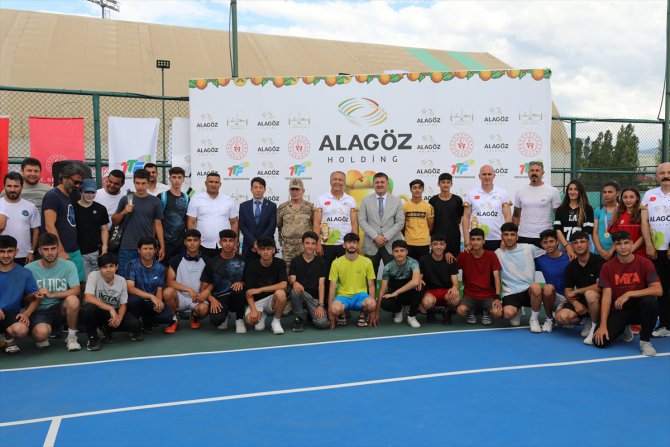 Iğdır'da Alagöz Holding 3. Kayısı Cup Tenis Turnuvası başladı