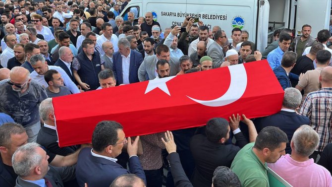 GÜNCELLEME - Kalp krizi sonucu vefat eden Erenler Belediye Başkanı Kılıç son yolculuğuna uğurlandı