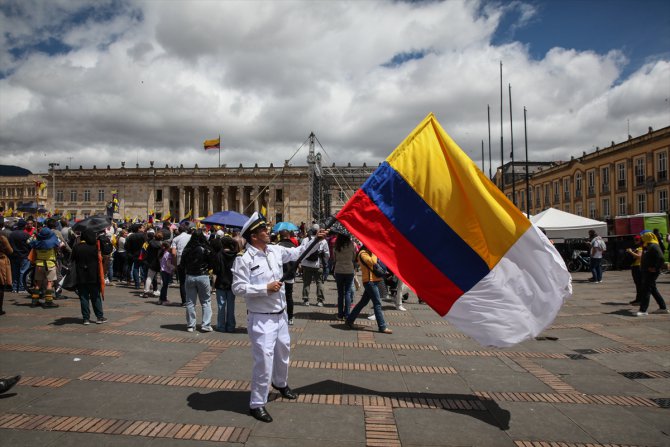 Kolombiya'da hükümetin çıkarmayı planladığı reformlar protesto edildi