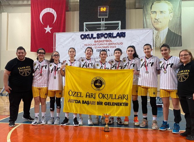 Özel Arı Yıldız Erkek Basketbol Takımı, okul sporlarında Türkiye şampiyonu oldu