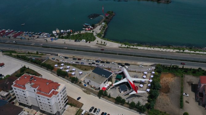 Trabzon'da pistten çıkan uçak, pide salonu oldu