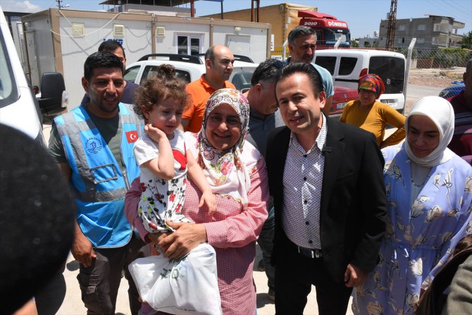 Tuzla Belediye Başkanı Şadi Yazıcı, Kırıkhan'da depremzedelerle buluştu