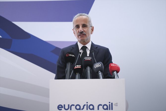 Bakan Uraloğlu, uluslararası demir yolu fuarı açılışında konuştu:
