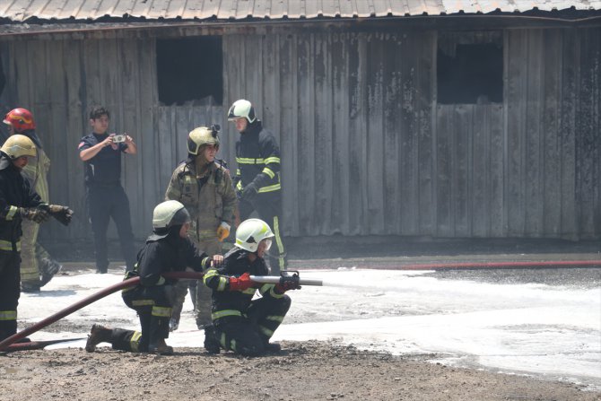 GÜNCELLEME - Bursa'da boya kimyasalları fabrikasında çıkan yangın kontrol altına alındı