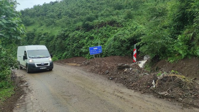 GÜNCELLEME - Giresun'da sağanak nedeniyle kapanan Yağlıdere-Alucra kara yolu ulaşıma açıldı
