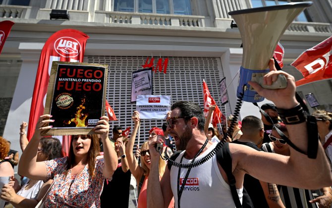 H&M İspanya'da 4 bin mağaza çalışanı maaş artışı talebiyle greve gitti
