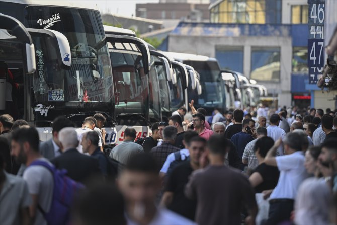 İstanbul Otogarı'nda Kurban Bayramı hareketliliği