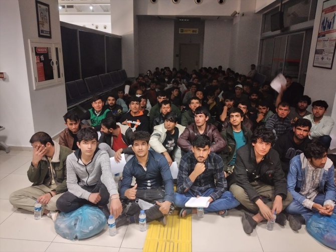 Ağrı'da 229 düzensiz göçmen sınır dışı edildi
