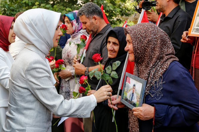 Aile ve Sosyal Hizmetler Bakanı Göktaş, Diyarbakır annelerini ziyaret etti: