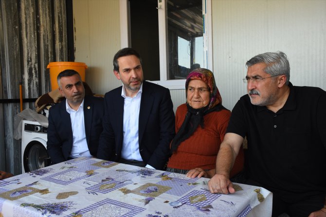 Enerji ve Tabii Kaynaklar Bakanı Bayraktar, Hatay'da depremzedeleri ziyaret etti