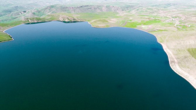 Kars'ta 2 bin 300 rakımdaki Aygır Gölü havadan görüntülendi