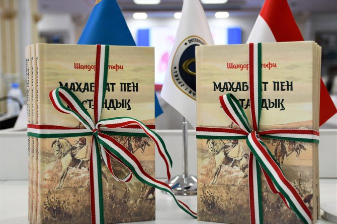 Kazakistan'daki Uluslararası Türk Akademisinde Macar şair Petöfi anıldı