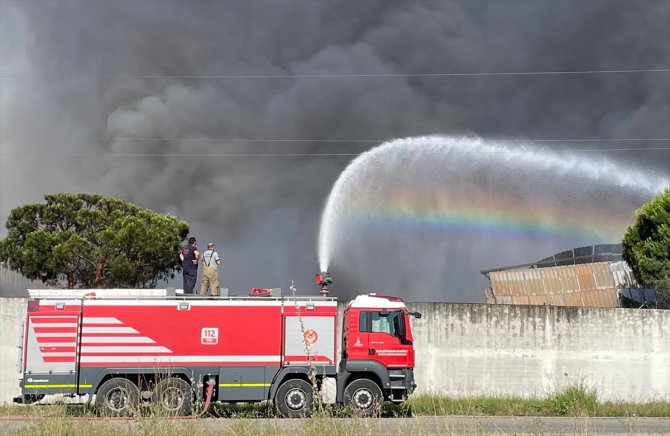 GÜNCELLEME 2 - Manisa'da fabrikada çıkan yangın 19. saatte kontrol altına alındı