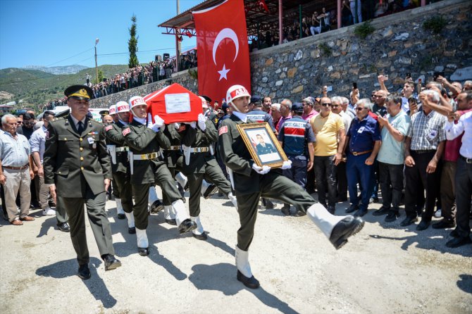 Şehit Piyade Uzman Çavuş Alpay Aras Antalya'da toprağa verildi