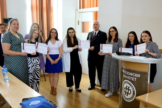 Sırbistan'da Türkçe öğrenen yaklaşık 200 kursiyere sertifika verildi