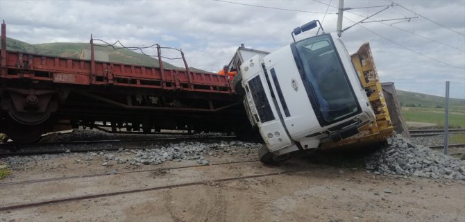 Sivas'ta hemzemin geçitteki kazada 8 kişi yaralandı