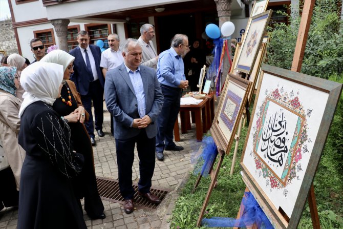 Trabzon'da 32 tezhip çalışmasının yer aldığı "Türk-İslam Sanatları Sergisi" açıldı