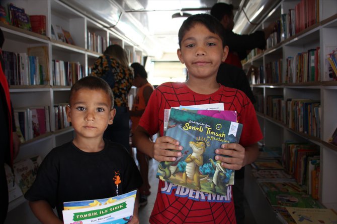 Türkiye Dil ve Edebiyat Derneği, Kilis'te depremzede çocuklara kitap dağıttı