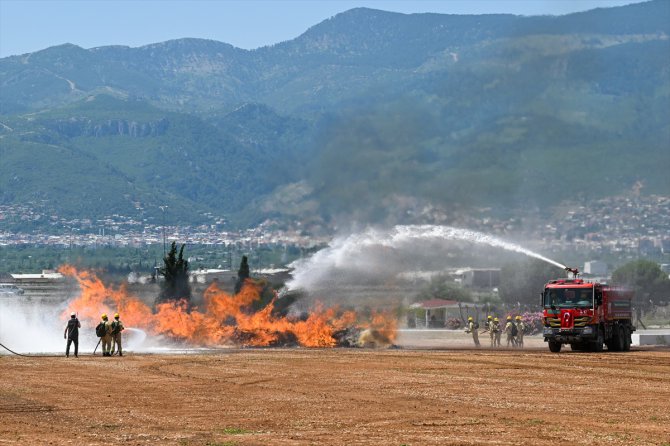 Bakan Yumaklı, İzmir'de orman yangınlarıyla mücadele tatbikatına katıldı: