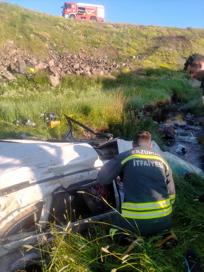 Bayram tatiline giderken Erzurum'da şarampole devrilen araçta 1 kişi öldü, 3 kişi yaralandı
