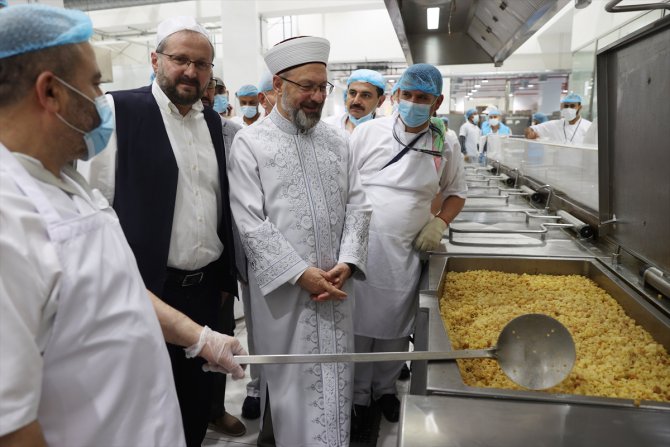 Diyanet İşleri Başkanı Erbaş, Diyanet'in Mekke mutfağını ziyaret etti