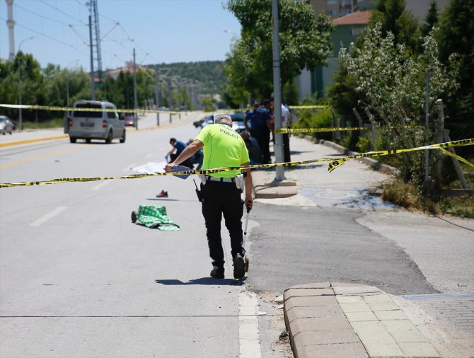 Eskişehir'de hafif ticari aracın çarptığı 72 yaşındaki kişi öldü