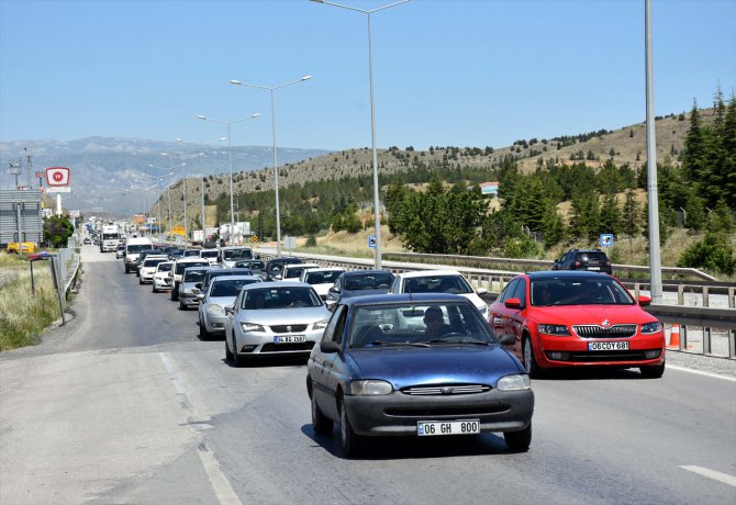 "Kilit kavşak" Kırıkkale'de bayram öncesi trafik yoğunluğu arttı